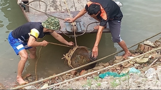 Phát hiện 1 quả bom lớn trên sông Đuống