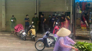 Nhân viên tá hoả phát hiện vợ chồng chủ cửa hàng chăn ga treo cổ tử vong