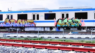 Toa tàu metro Bến Thành-Suối Tiên lại bị xịt sơn bôi bẩn