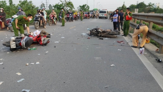 Hai xe máy va chạm trên QL1A, hai người tử vong