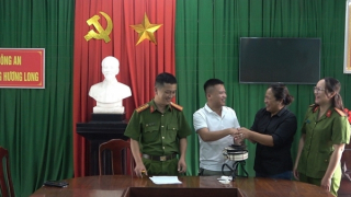 Trao trả lại tài sản bị thất lạc cho du khách