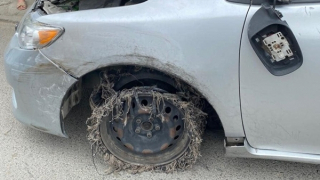 Ô tô con lao vào vệ đường khiến 2 người đi bộ tử vong