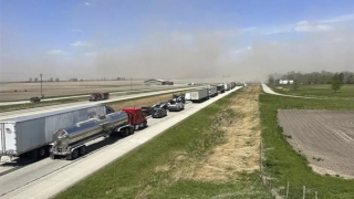 Bụi che khuất tầm nhìn gây tai nạn liên hoàn, hơn 30 người thương vong