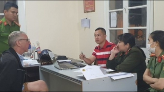 Người đàn ông quốc tịch Hà Lan đâm chết vợ rồi bỏ trốn cùng 4 con dao