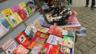 Vì sao sách mê tín dị đoan vẫn bán tràn lan?