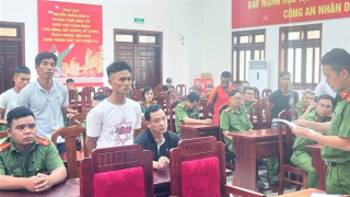 Khởi tố 10 đối tượng có hành vi hủy hoại tài sản