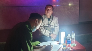 Trung tá CSGT bị người vi phạm nồng độ cồn tông, gây thương tích nặng