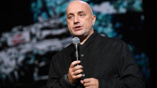 Xe chở nhà hoạt động Nga bị đánh bom, nghi phạm mới được nhập tịch