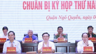 Chủ tịch Quốc hội Vương Đình Huệ tiếp xúc cử tri TP Hải Phòng