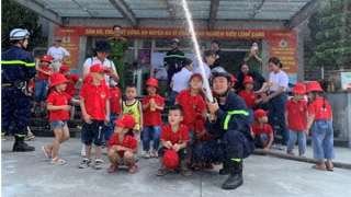 Sôi nổi chương trình trải nghiệm “Chúng em là lính cứu hoả”
