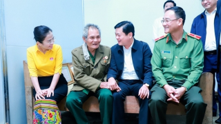 Những ngôi nhà lấp lánh niềm vui (Bài 1)