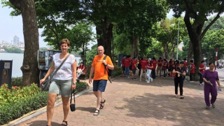 Ngành dịch vụ và làn sóng thương mại được kỳ vọng tạo đà cho kinh tế phục hồi