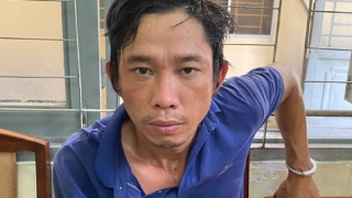 Cướp điện thoại, tông 2 học sinh rồi móc dao đe dọa người truy đuổi