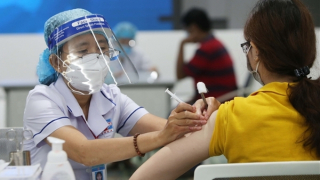 Chưa thể coi COVID-19 như cúm mùa