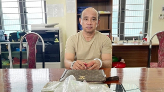 Thuê taxi từ Hà Nội lên Điện Biên "ôm" 2 bánh heroin