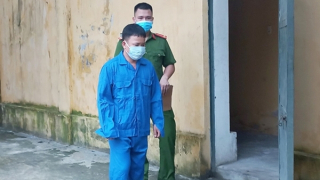 Thiếu tiền tiêu xài, bắt xe ôm chạy lòng vòng để cướp xe