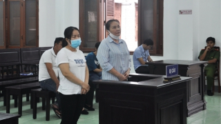 Người phụ nữ lừa đảo cùng nạn nhân bị lừa đưa nhau ra toà lãnh án