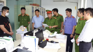 Nhân viên ngân hàng cho vay lãi nặng và cưỡng đoạt tài sản