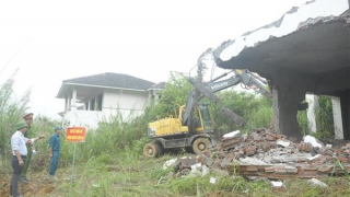 Cưỡng chế phá dỡ nhiều biệt thự xây dựng trên đất rừng Ba Vì