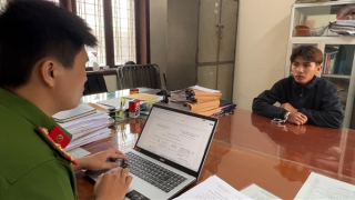 Mâu thuẫn trong đám cưới, dùng tuýp sắt đánh người