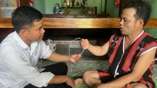 Chuyện gia đình đồng bào Cơ Tu hơn 6 thập kỷ giữ gìn những kỷ vật của Bác Hồ