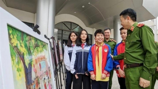 Tiết kiệm hơn 2.000 tỷ đồng khi cấp CCCD, tài khoản định danh điện tử cho công dân