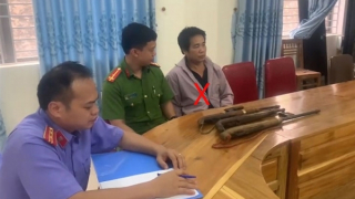 Khởi tố đối tượng tàng trữ trái phép vũ khí quân dụng
