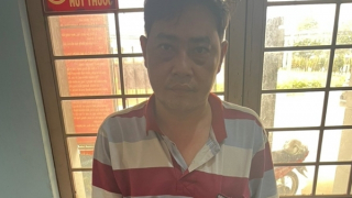 Lừa cụ bà sống gần phòng trọ đi bán ngoại tệ giả