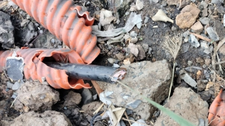 Dùng dao chặt dây cáp điện trên cao tốc Trung Lương - Mỹ Thuận