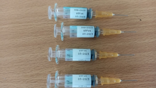 Đình chỉ công tác 2 viên chức y tế tiêm vaccine hết hạn cho trẻ nhỏ