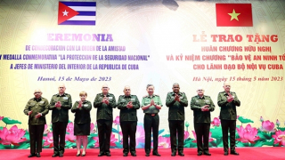 Trao phần thưởng cao quý của Đảng, Nhà nước và Bộ Công an Việt Nam tặng Bộ Nội vụ Cuba