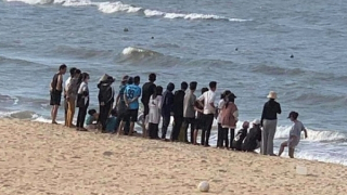 Rủ nhau tắm biển, một học sinh đuối nước tử vong thương tâm