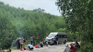 “Ma men” điều khiển mô tô lạng lách, lấn đường, đâm trực diện xe khách tử vong