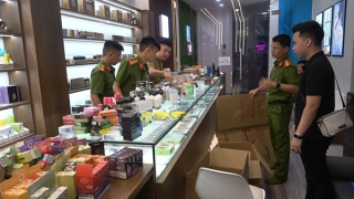 Tạm giữ hơn 1.000 sản phẩm, phụ kiện thuốc lá điện tử không rõ nguồn gốc xuất xứ