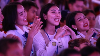 Những hình ảnh ấn tượng lại lễ bế mạc SEA Games 32