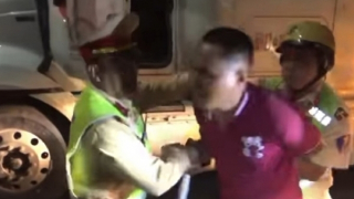 Tạm giữ hình sự tài xế container “thông chốt”, cố thủ trong cabin