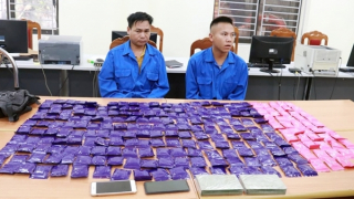 Bắt 2 đối tượng cùng 2 bánh heroin và 48 nghìn viên ma túy