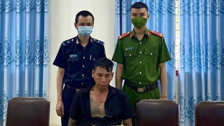 Vận chuyển hơn 2kg ma túy đá từ biên giới vào nội địa