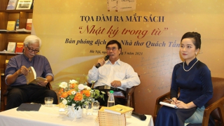 Bản dịch “Nhật ký trong tù” có nhiều bài thơ lục bát nhất