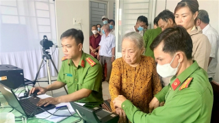Công an tỉnh Bạc Liêu quyết tâm về đích sớm trong cấp CCCD