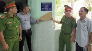 Công an TP Sa Đéc trao 2 căn nhà nghĩa tình đồng đội và đại đoàn kết