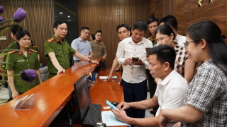 Mất 2 giây để nhận, thanh toán phòng tại khách sạn khi dùng CCCD gắn chip