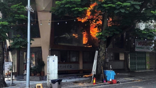 Cháy lớn quán cà phê trên phố cổ Hà Nội