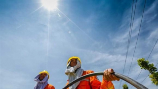 Nắng nóng "đỏ rực" Bắc và Trung Bộ