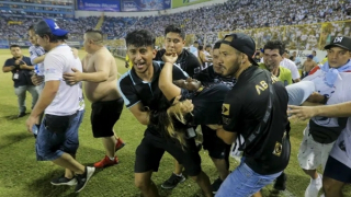 Giẫm đạp trong trận bóng đá, 9 người chết