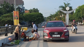 Nhức nhối tình trạng lấn chiếm vỉa hè bán hàng rong ở Bỉm Sơn