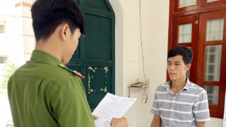 Lùa 462 con vịt đẻ của người dân ra đường rồi kêu xe tải chở về nhà cất giấu