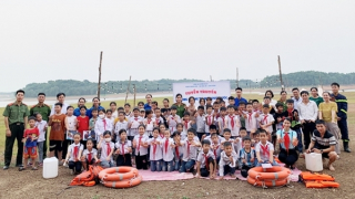 Hướng dẫn kỹ năng chống đuối nước với học sinh ngay tại các ao, hồ mùa hè