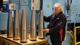 EU cam kết chuyển 1 triệu quả đạn pháo sang Ukraine trong vòng 1 năm