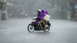 Nắng nóng tạm lui, miền Bắc đón mưa giông